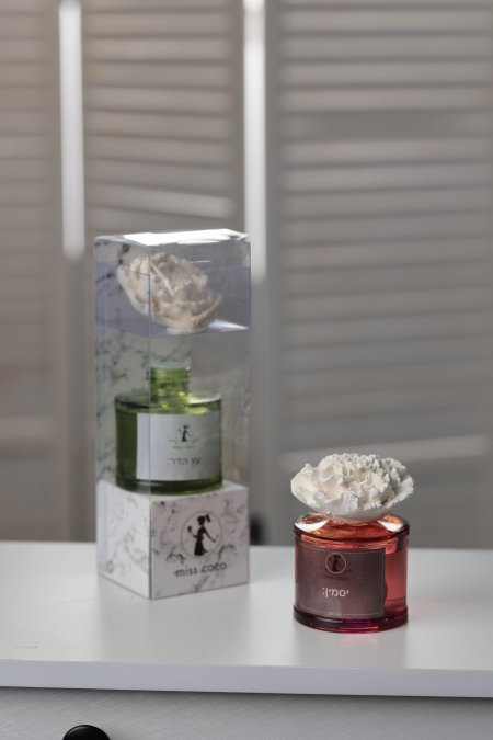 معطر مع فواحة ورد