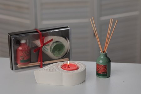 معطر مع شمعة